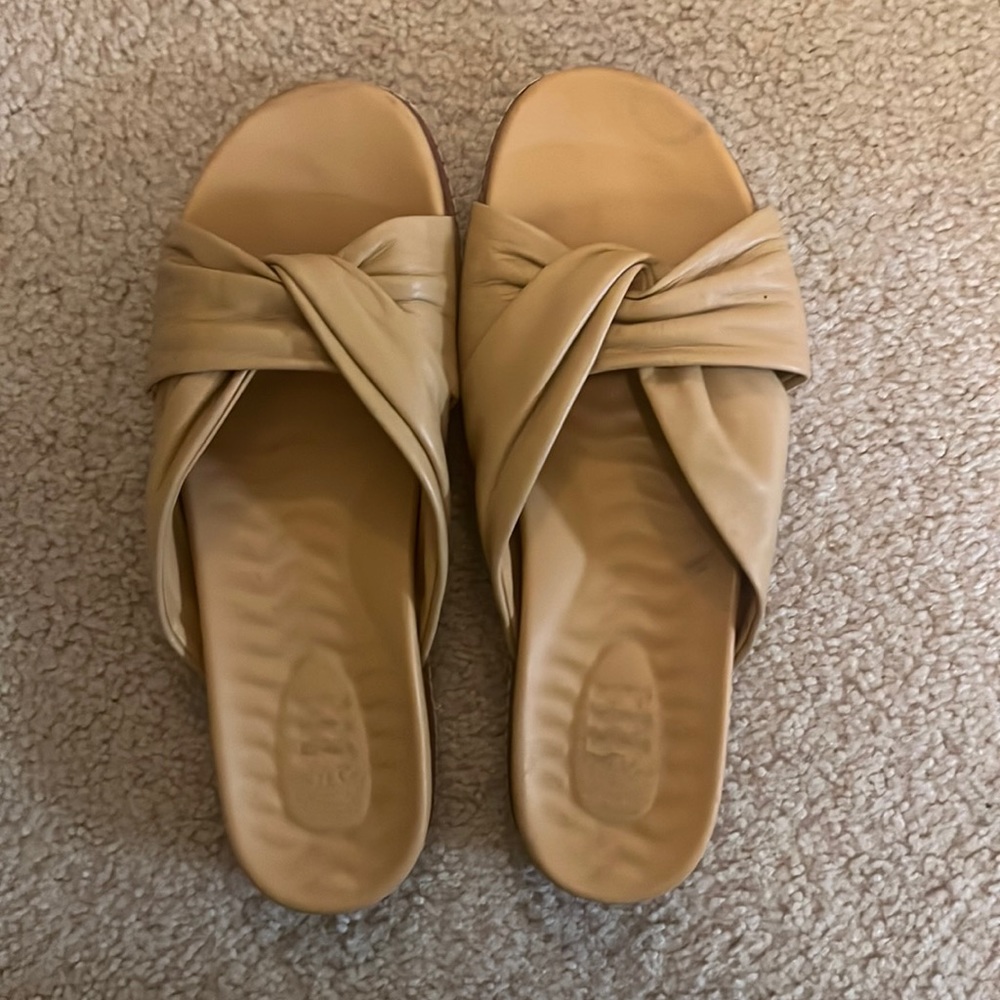 Tan Sperry Crossover Slides
